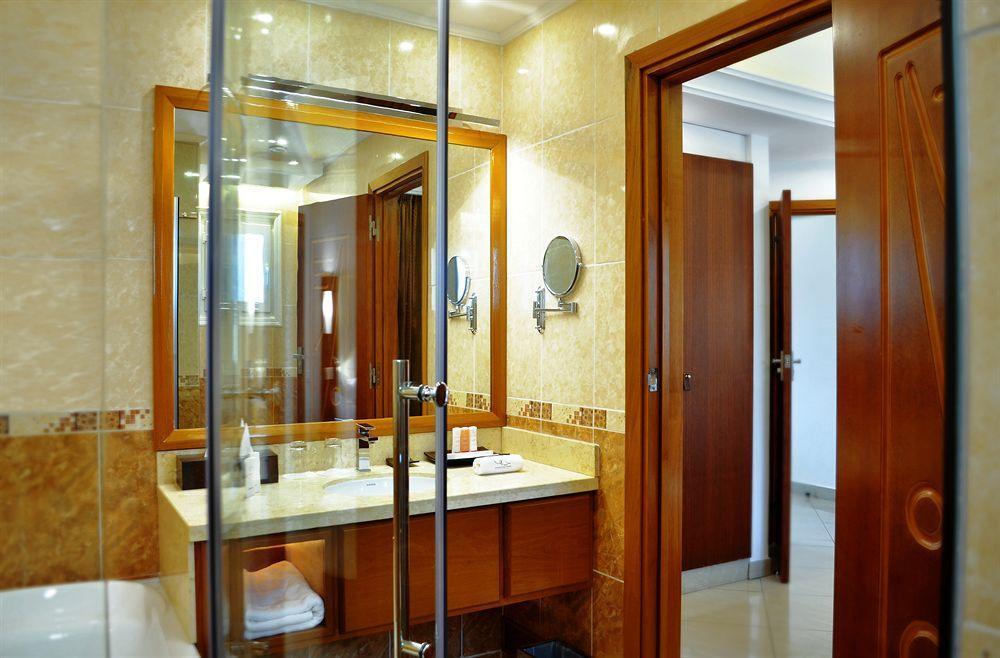Nomad Suites Residence Либревил Екстериор снимка