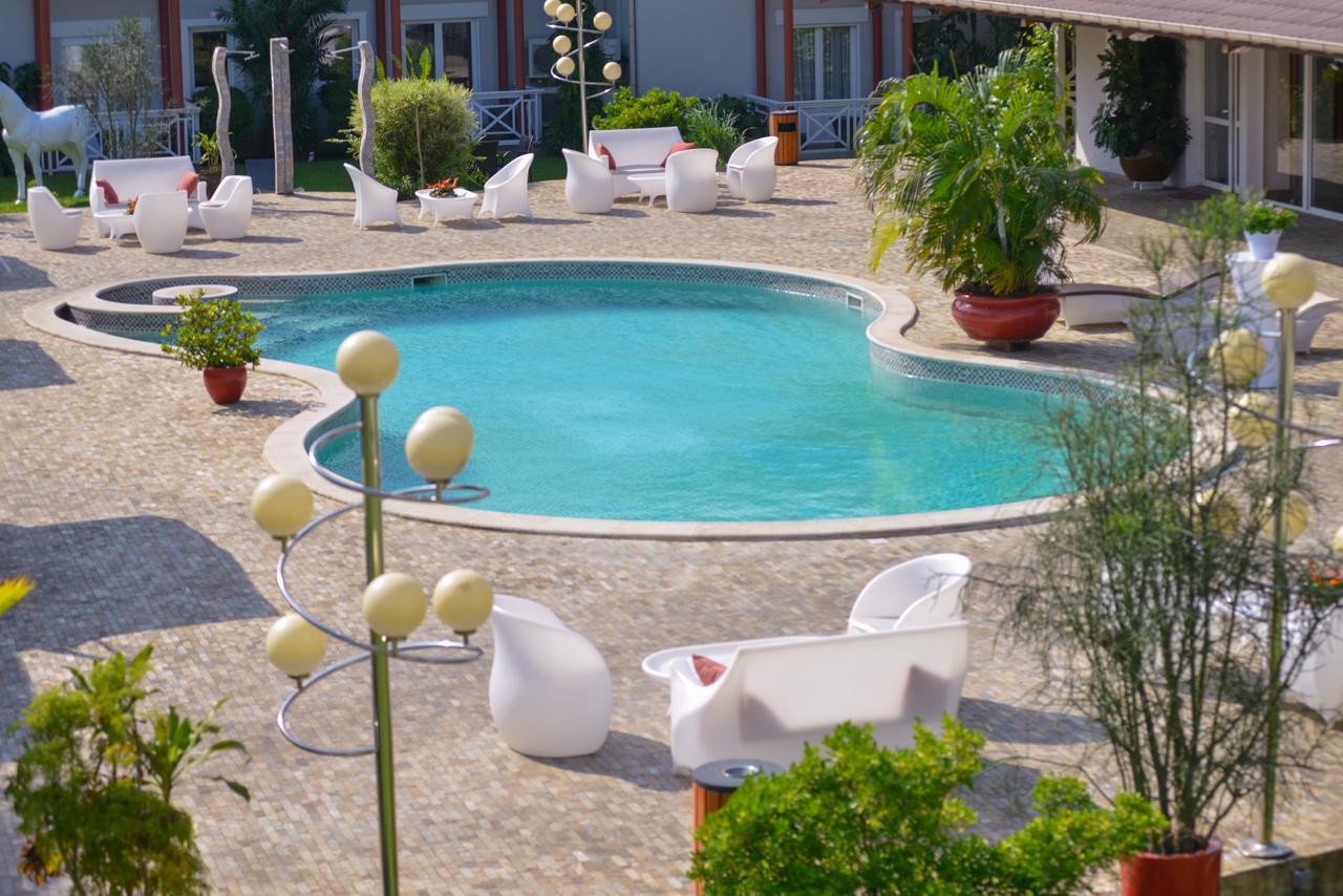 Nomad Suites Residence Либревил Екстериор снимка