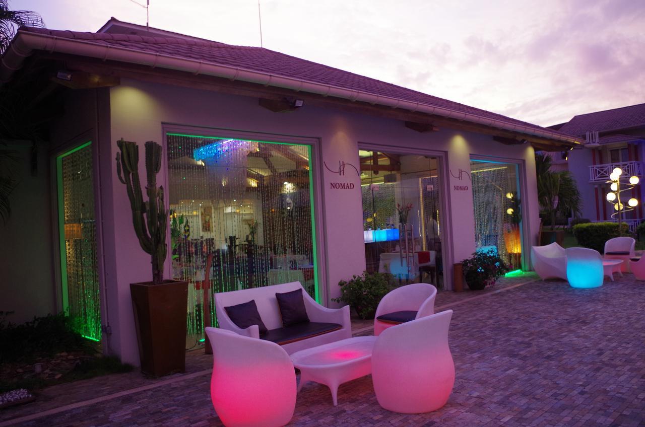 Nomad Suites Residence Либревил Екстериор снимка