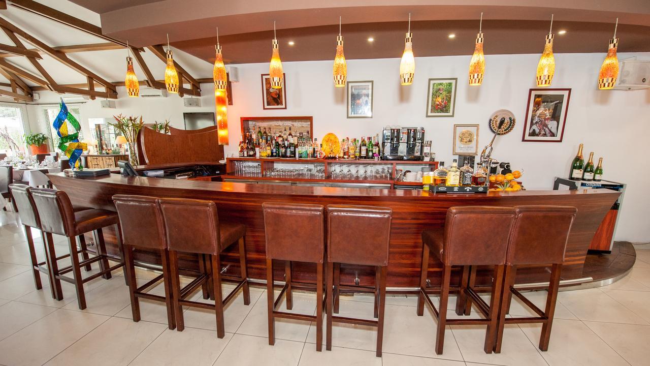 Nomad Suites Residence Либревил Екстериор снимка