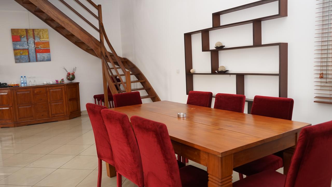 Nomad Suites Residence Либревил Екстериор снимка