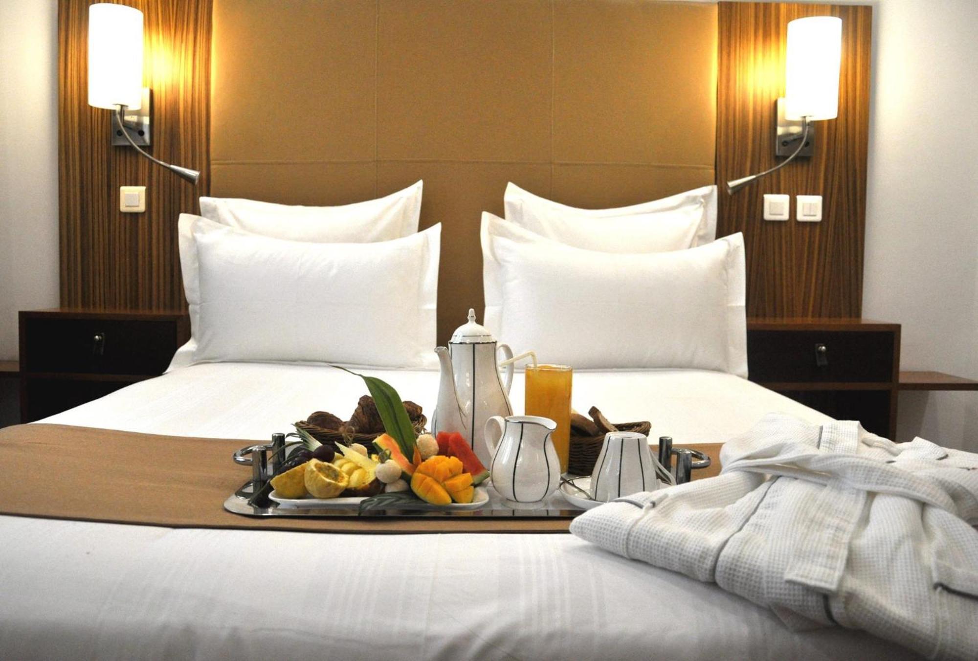 Nomad Suites Residence Либревил Екстериор снимка