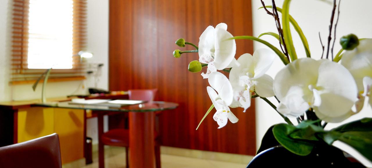 Nomad Suites Residence Либревил Екстериор снимка