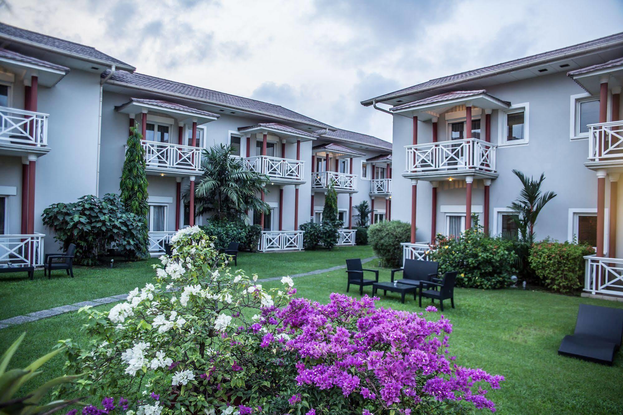 Nomad Suites Residence Либревил Екстериор снимка